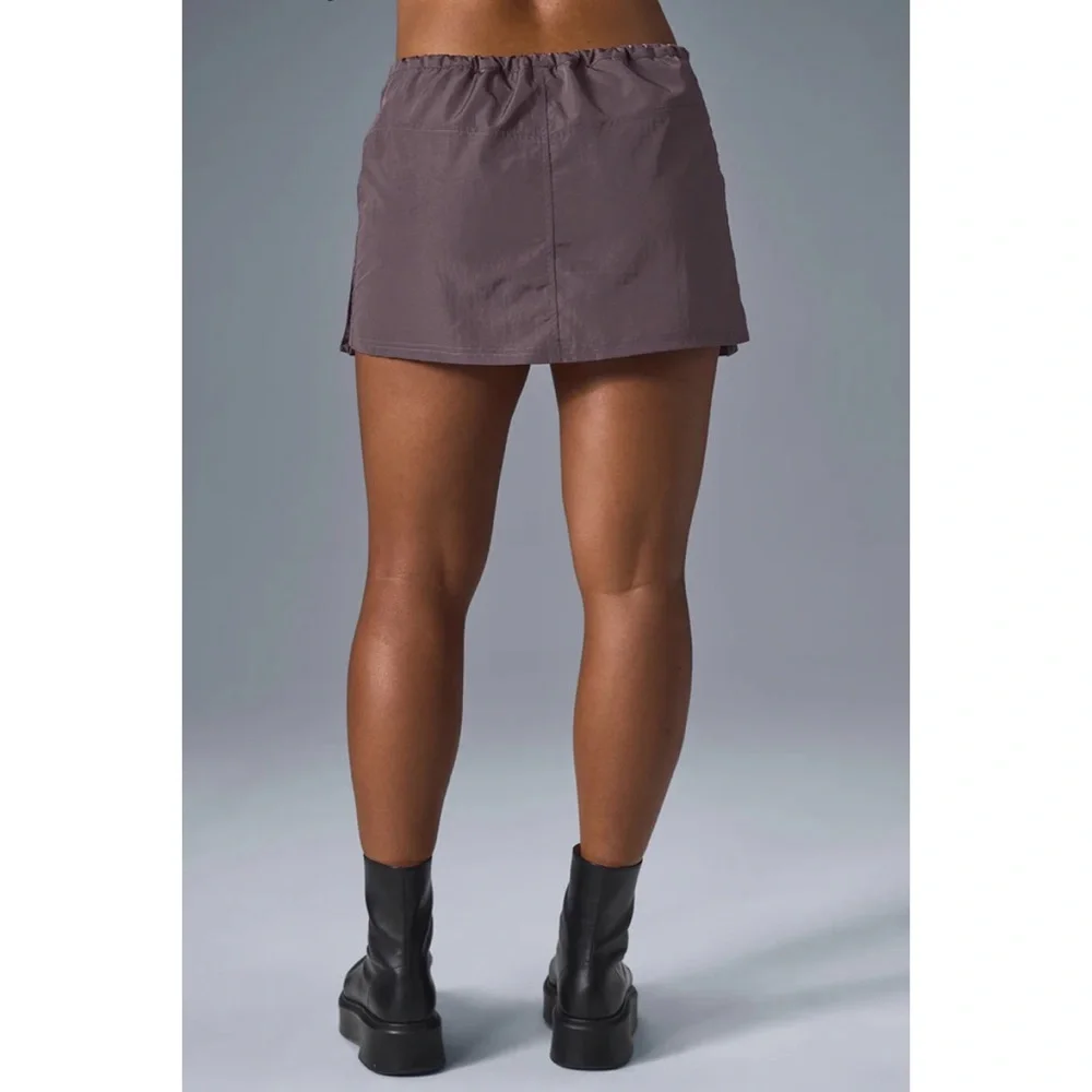 Alo Yoga Crinkle Surplus Mini Skirt Raisinette XS